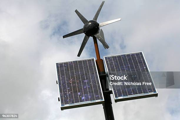 Foto de Futuro Fonte De Energia e mais fotos de stock de Energia solar - Energia solar, Energia sustentável, Equipamento Solar