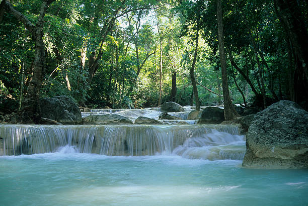 thai-wasserfall - erawan stock-fotos und bilder