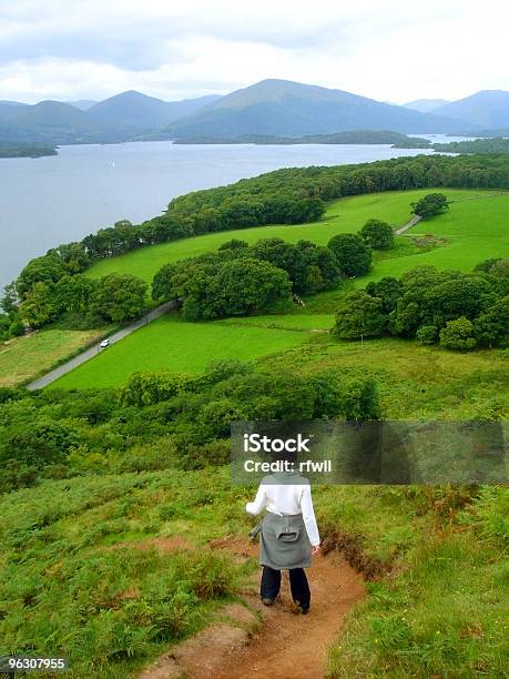 Hillwalking Loch Lomond Scozia - Fotografie stock e altre immagini di Adulto - Adulto, Ambientazione esterna, Camminare