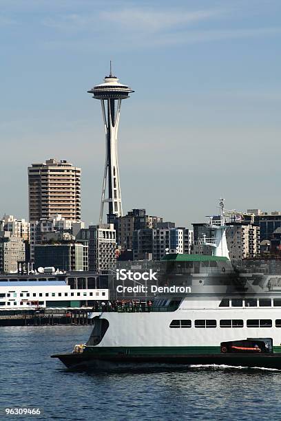 Fährhafen Und Seattle Space Needle Stockfoto und mehr Bilder von Fähre - Fähre, Bundesstaat Washington, Seattle