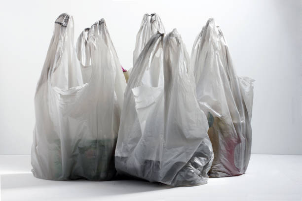 shopping einkaufstaschen - plastiktüte stock-fotos und bilder