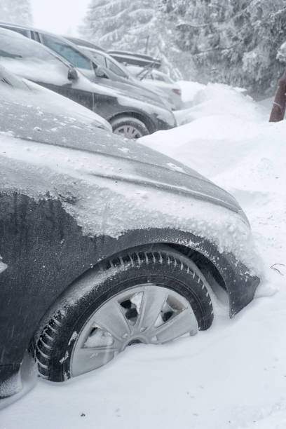 istock Frozen cars in winter 963110908