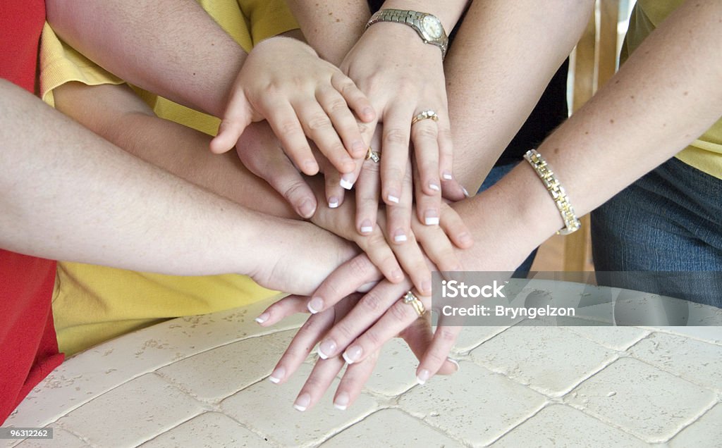 Irmãs mãos - Foto de stock de Mão humana royalty-free