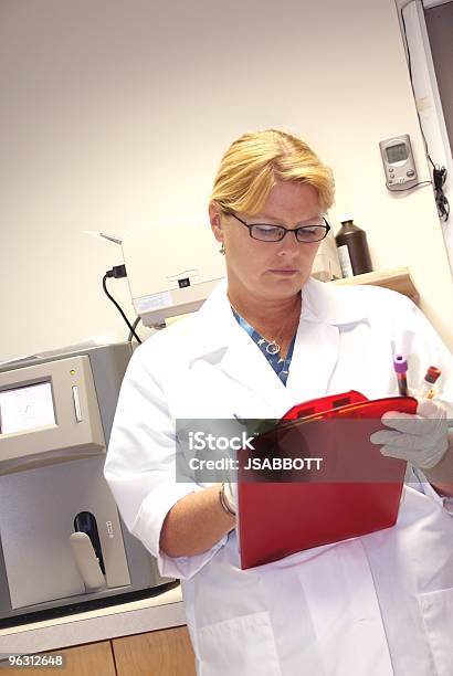 Logininformationen Stockfoto und mehr Bilder von Arzt - Arzt, Blondes Haar, Blut