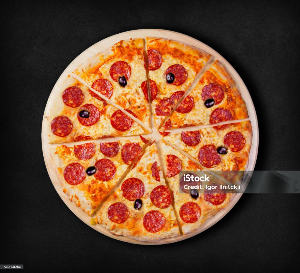 Pizza Pepperoni Trên Nền Đen Hình Ảnh Này Là Hoàn Hảo Để Bạn Thiết ...