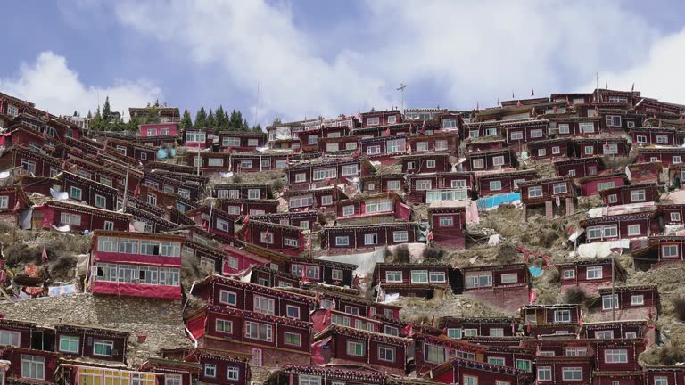 Larung Gar(Larung Five Sciences Buddhist Academy), Seda, China