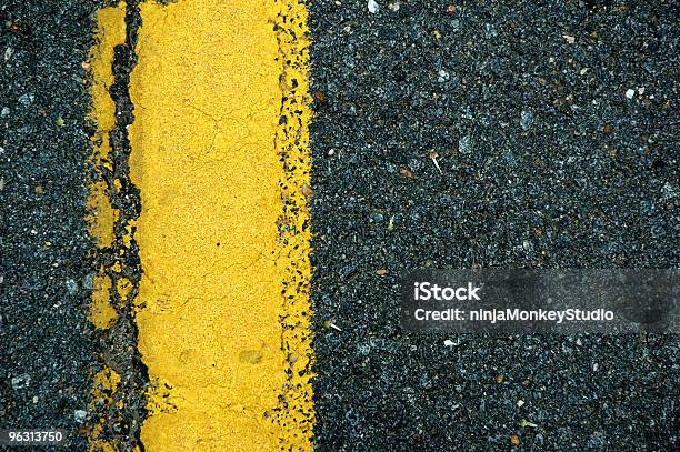 Gelbe Line Stockfoto und mehr Bilder von Abstrakt - Abstrakt, Asphalt, Beton