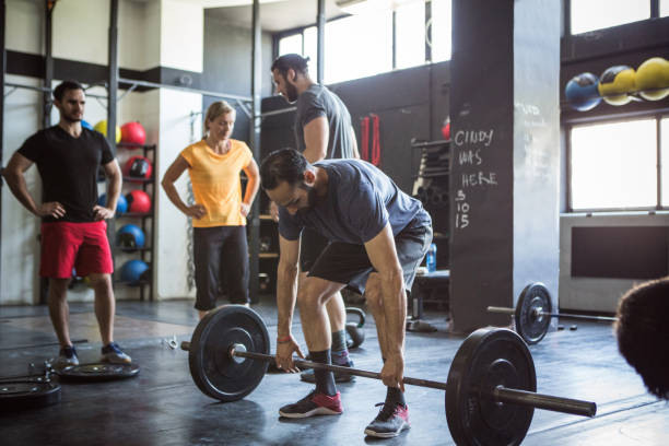 istock Weight lifting on gym 963161088