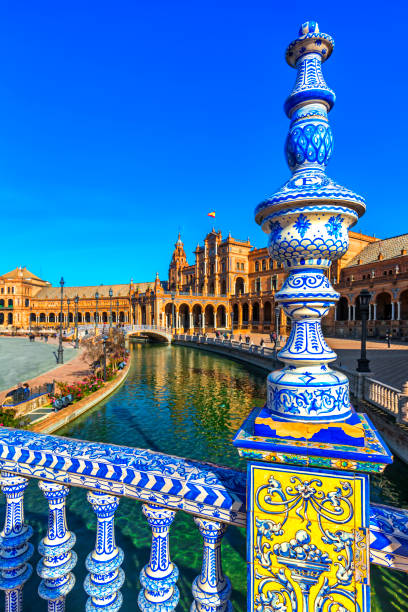 plaza espana à séville, en espagne. - seville sevilla spain andalusia photos et images de collection