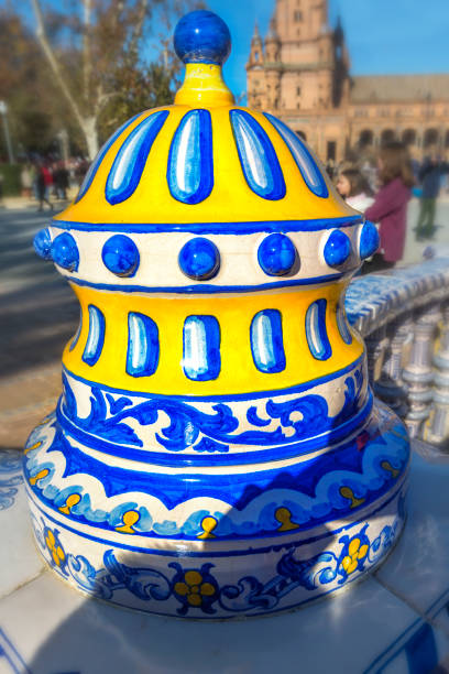 famosa decorazione ceramica in plaza de espana.  siviglia (siviglia), andalusia, spagna meridionale. - seville spanish culture spain town square foto e immagini stock