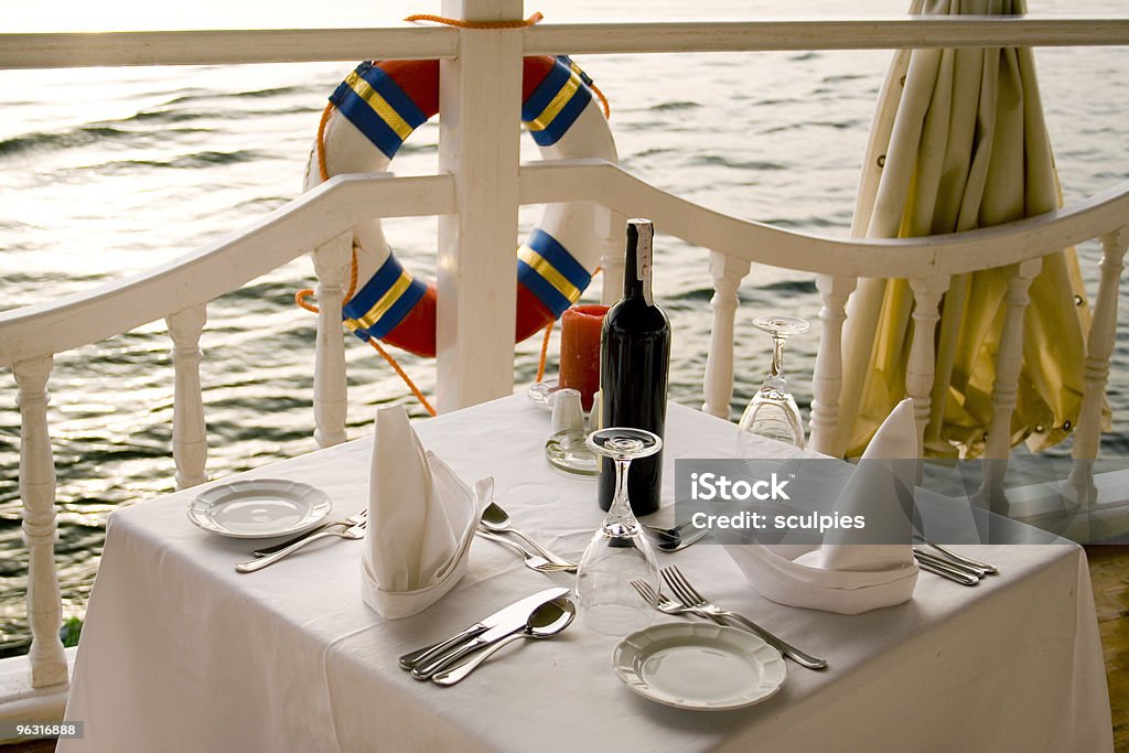 Jantar romântico - Foto de stock de Garrafa de Vinho - Garrafa royalty-free