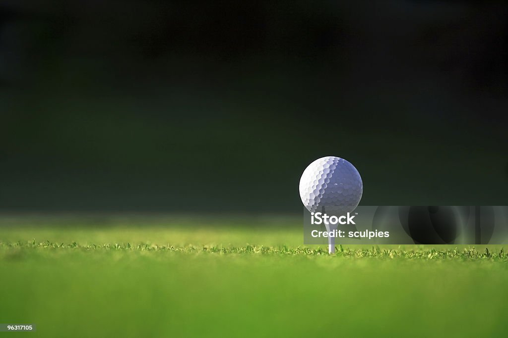 Tee e golfball no verde - Royalty-free Campo de Golfe Foto de stock
