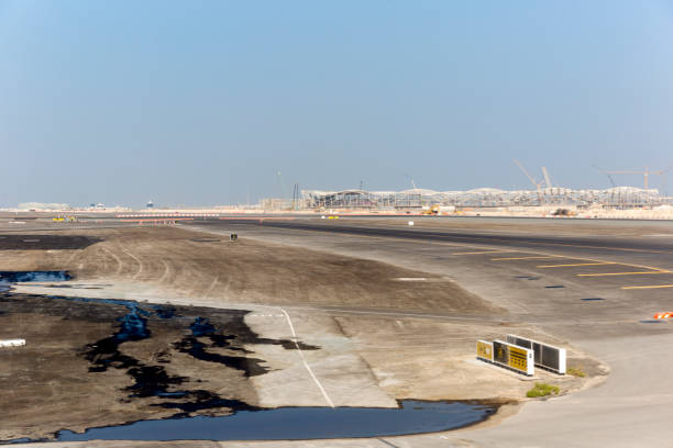 строительство аэропорта абу-даби - arabia architecture asia rear view стоковые фото и изображения