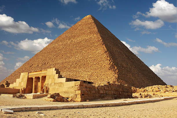 cheops-pyramide - great pyramid stock-fotos und bilder