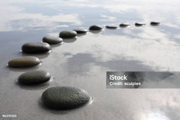 Zen Steine Stockfoto und mehr Bilder von Trittsteine - Trittsteine, Wasser, Himmel