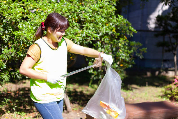 istock Woman cleaning up local public park 963205678