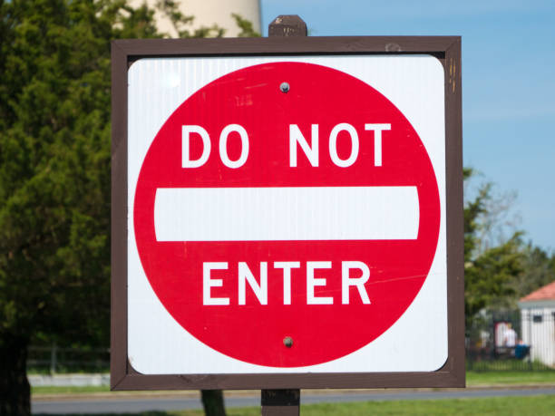 istock Do not enter sign in a city 963206578