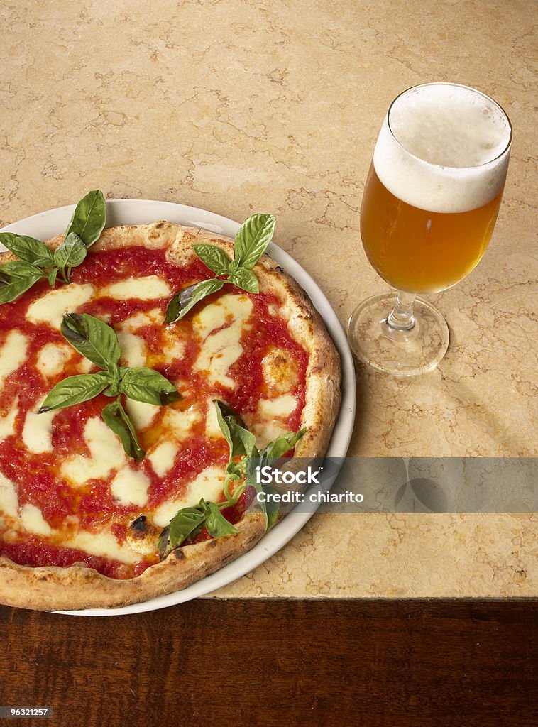 pizza e cerveja - Foto de stock de Pizza royalty-free