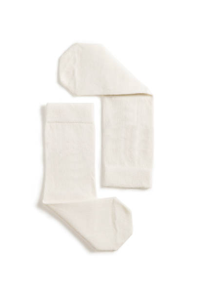 calcetines de algodón blancos aislados sobre fondo blanco - sock wool multi colored isolated fotografías e imágenes de stock