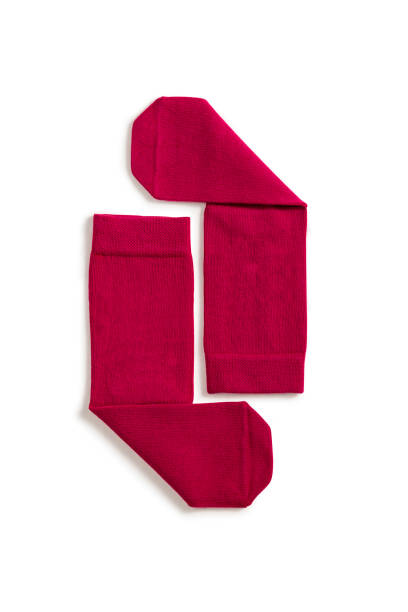 calcetines de algodón rojos aislados en fondo blanco - sock wool multi colored isolated fotografías e imágenes de stock