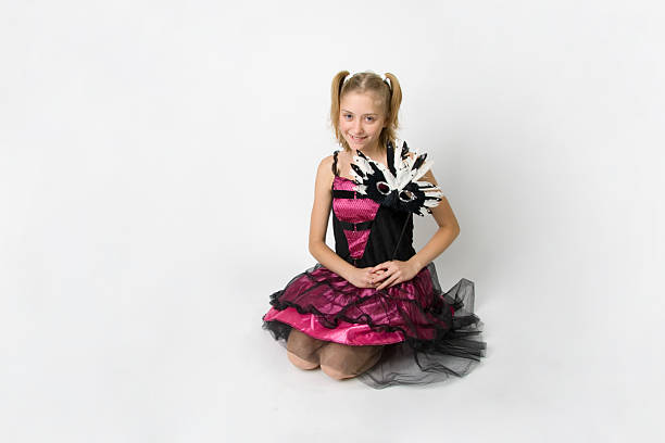 fille fête costumée - little girls child ballet disguise photos et images de collection