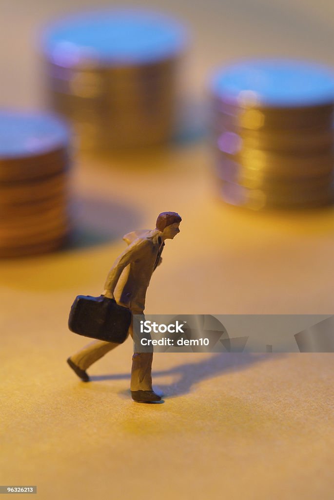 Hombre Figura con monedas - Foto de stock de Actividades bancarias libre de derechos