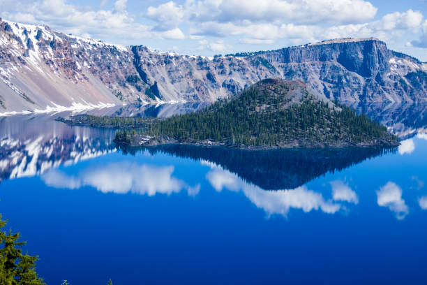 istock Wizard Island in Crater Lake National Park 963282916