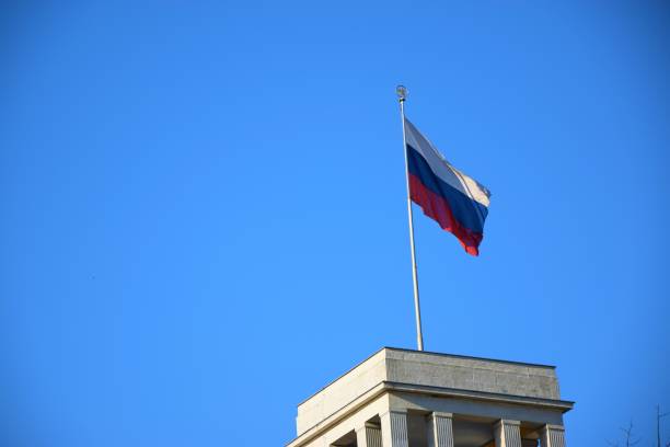 istock Russian flag on the building 963291560