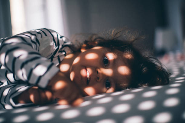 istock Baby girl in bed 963294674