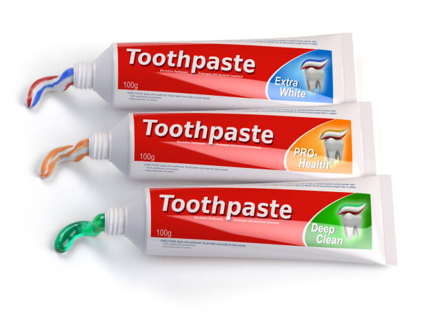 tubes de dentifrice dans différentes couleurs et différents types de pâte dentifrice - toothbrush plastic multi colored hygiene photos et images de collection