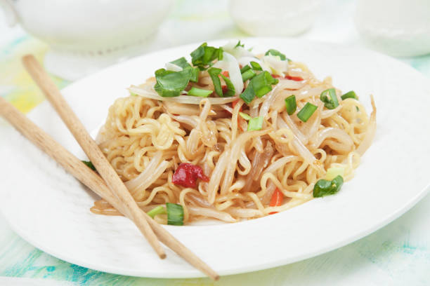 istock Asian instant noodles with vegetables 963303414