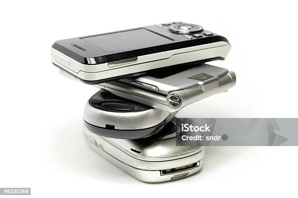Stos Telefonów Komórkowych - zdjęcia stockowe i więcej obrazów Bez ludzi - Bez ludzi, Biały, Fotografika