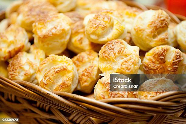 Frischen Gebäck Stockfoto und mehr Bilder von Blätterteigbrötchen - Blätterteigbrötchen, Käse, Süßgebäck - Teilchen