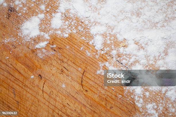 Mehl Auf Die Küche Bord Stockfoto und mehr Bilder von Mehl - Mehl, Accessoires, Farbbild