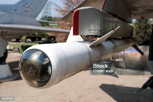 Foto de Míssil Em Um Lutador Jet e mais fotos de stock de Aeroporto - Aeroporto, Armamento, Avião