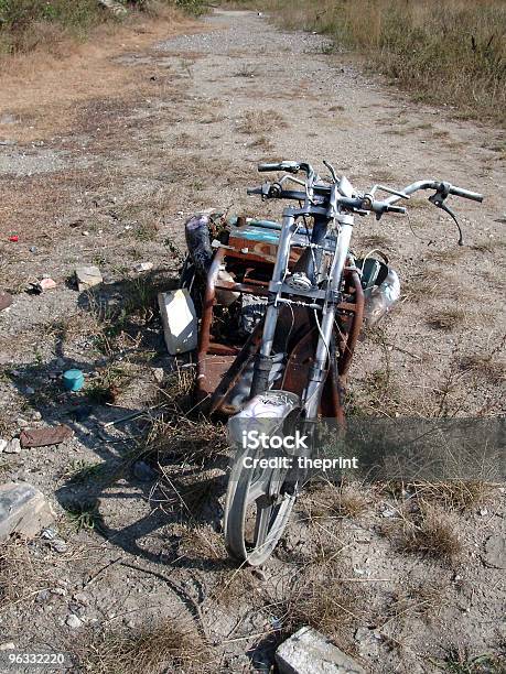 Dead Vehículo6 Foto de stock y más banco de imágenes de Abandonado - Abandonado, Accidente de tráfico, Ausencia