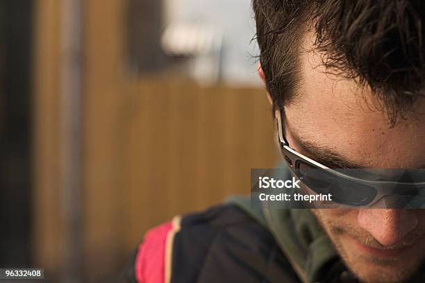 Geschlagen Stockfoto und mehr Bilder von Abwarten - Abwarten, Betrachtung, Blick nach unten