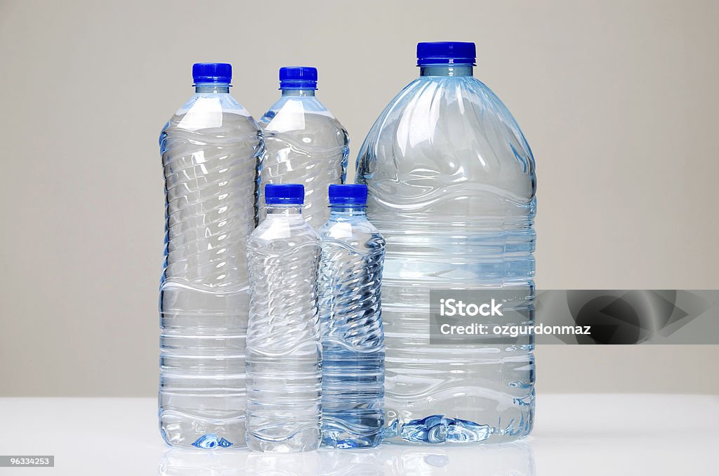 Botellas de agua mineral de cortesía - Foto de stock de Agua potable libre de derechos