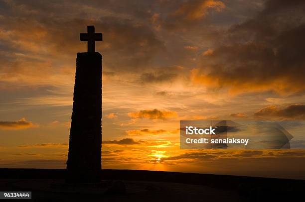 Cruce En Cabo De Roca Foto de stock y más banco de imágenes de Aire libre - Aire libre, Aldea, Catolicismo