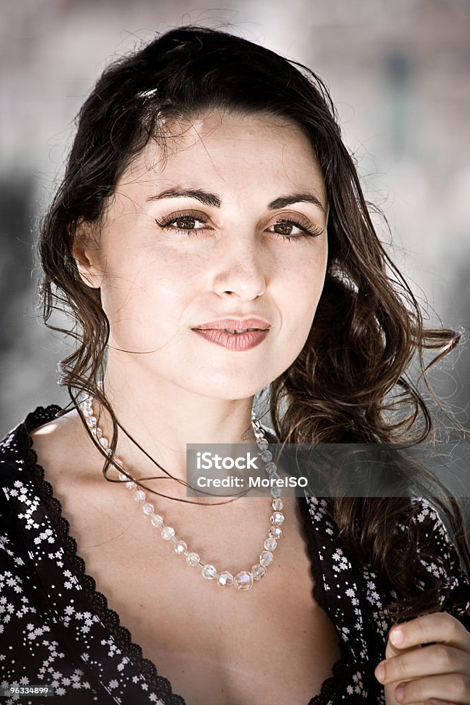 Ritratto di donna attraente in posa - Foto stock royalty-free di 25-29 anni