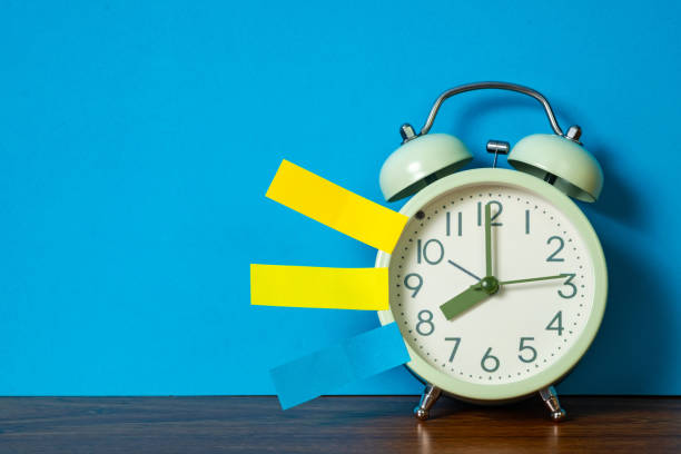 istock Note paper sticky and vintage alarm clock on table with copy space for add text notice something, list memo and schedule concept. 963349708