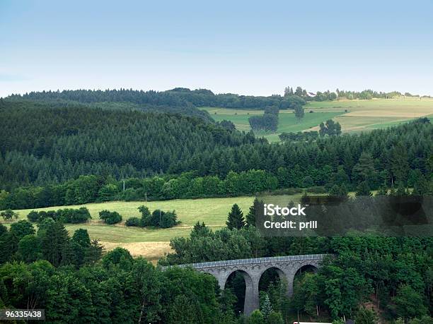 Panoramablick Mit Viadukt Nahe Daun Stockfoto und mehr Bilder von Anhöhe - Anhöhe, Bahngleis, Baum