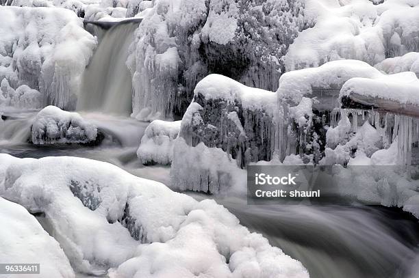 Foto de Fluxo De Inverno e mais fotos de stock de Cascata - Cascata, Exposição Longa, Exterior