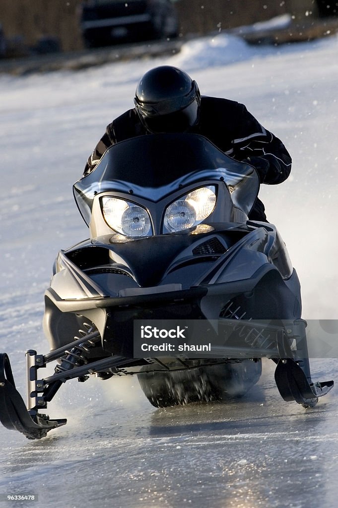 Snowmobile em alta velocidade - Foto de stock de Motoneve royalty-free