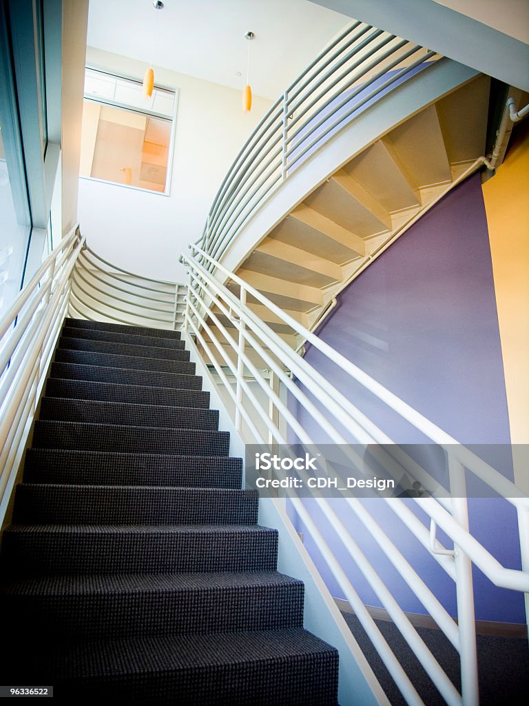 曲線を描く階段 - キオスクのロイヤリティフリーストックフォト