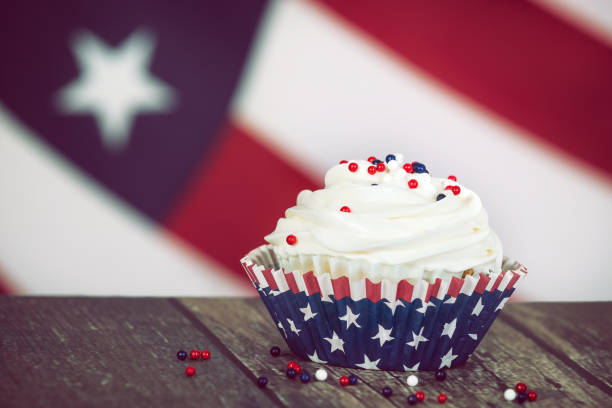 istock Patriotic 4th of July or Memorial Day celebration cupcake 963385936
