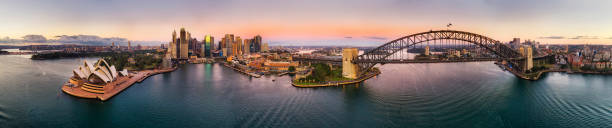 d sydney z kirrib ultra wide różowy wzrost - the rocks sydney harbor bridge sydney australia new south wales zdjęcia i obrazy z banku zdjęć