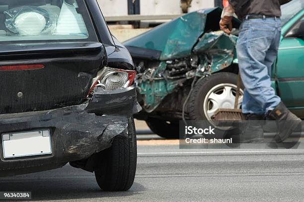 Acidente Cena De - Fotografias de stock e mais imagens de Acidente - Conceito - Acidente - Conceito, Acidente - Evento Relacionado com o Transporte, Acidente de Carro