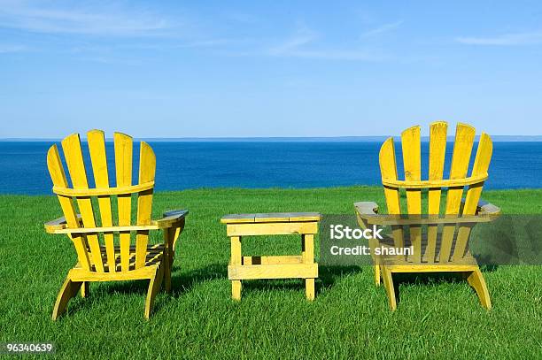 Sedie Con Vista - Fotografie stock e altre immagini di Giallo - Giallo, Mare, Sedia