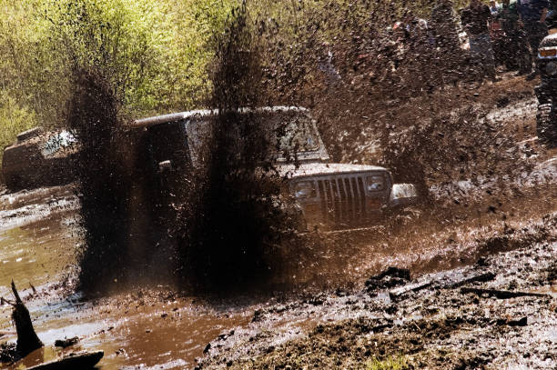 mud bogging - mud fotografías e imágenes de stock